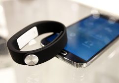 SONY-SmartBand-DONITZA-PR